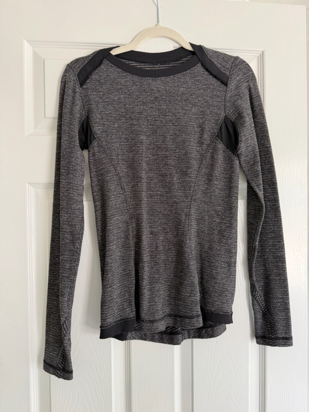 lululemon athletica Women's Long Sleeve Heathered Gray Athletic Top